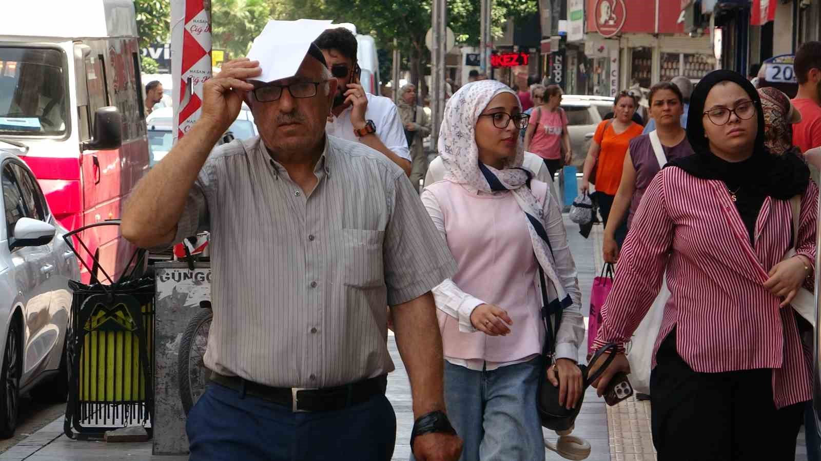 sicak-ve-nem-hayati-olumsuz-etkiliyor-uzmanlar-bol-su-tuketilmesini-oneriyor