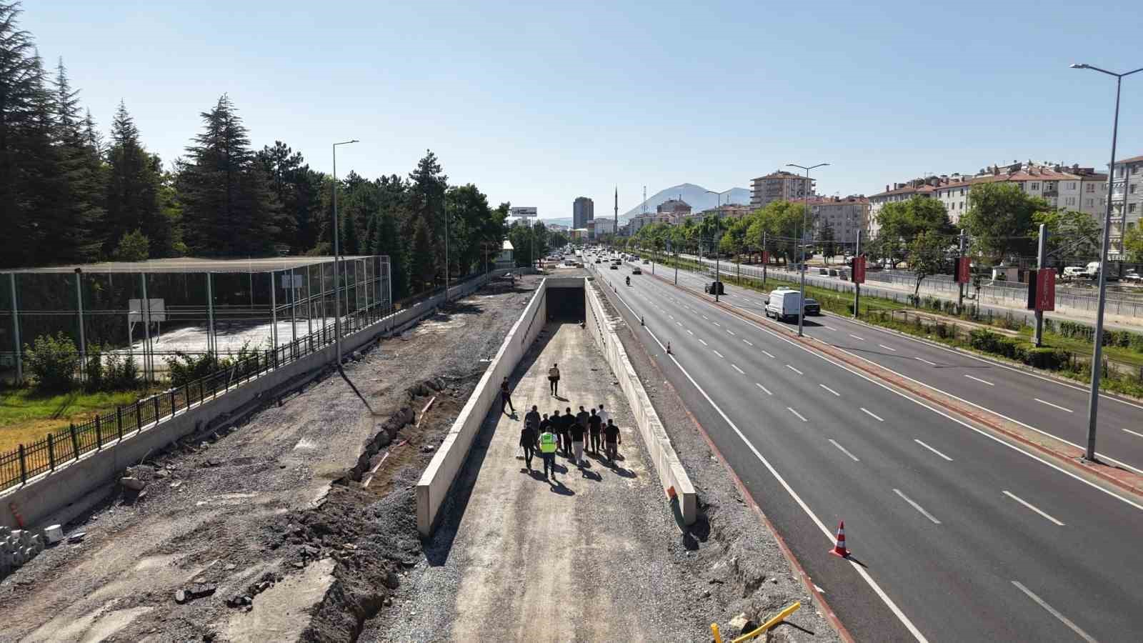 ulasimdaki-calismalar-kayseri-yi-santiyeye-cevirdi