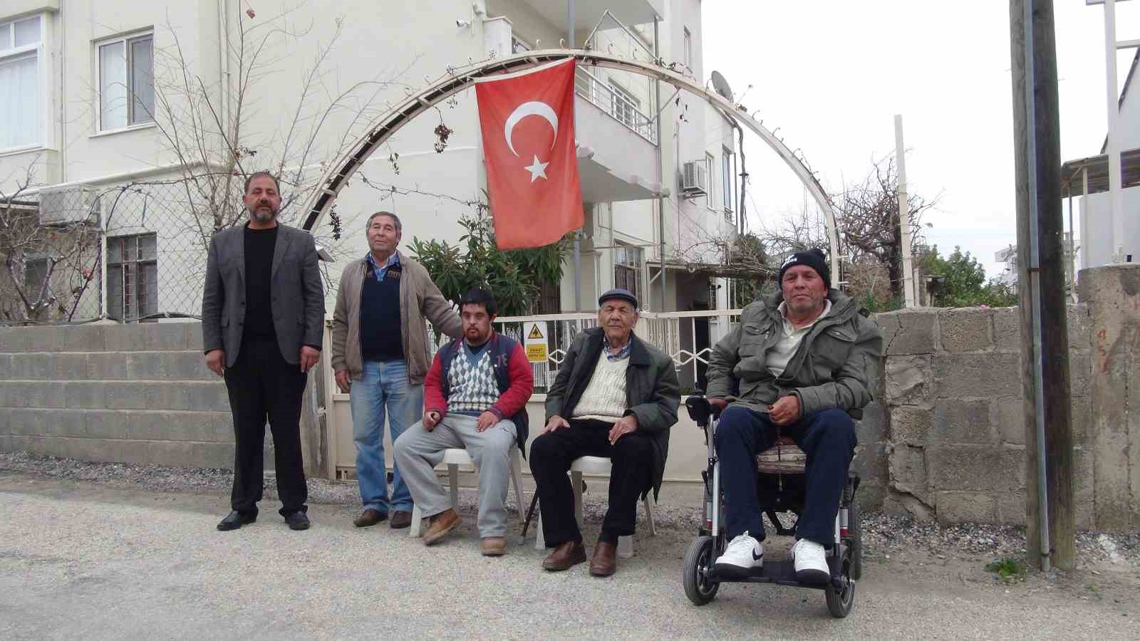 İlk Türk astronot Alper Gezeravcı’yı akrabaları merak ve sevinçle bekliyor