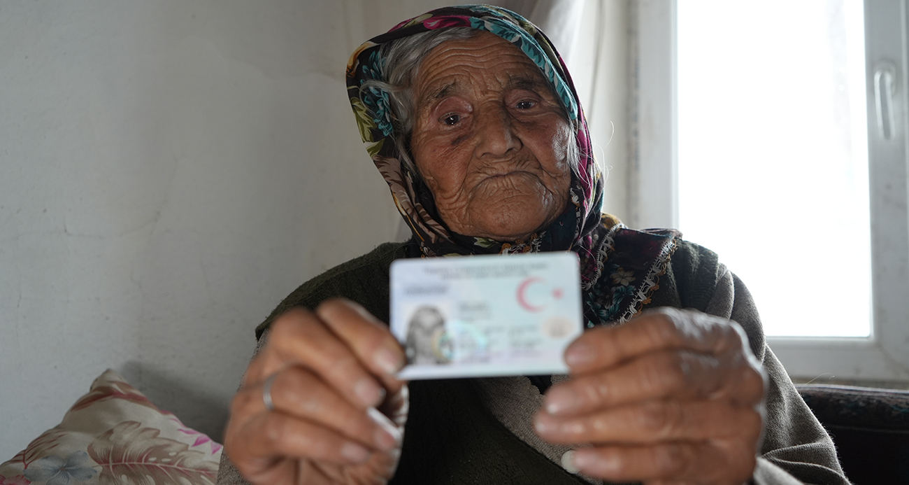 Türkiye’nin en yaşlı insanı 117 yaşındaki Arzu ninenin tek isteği: "Evime mutfak yapılsın, çay pişireceğim"