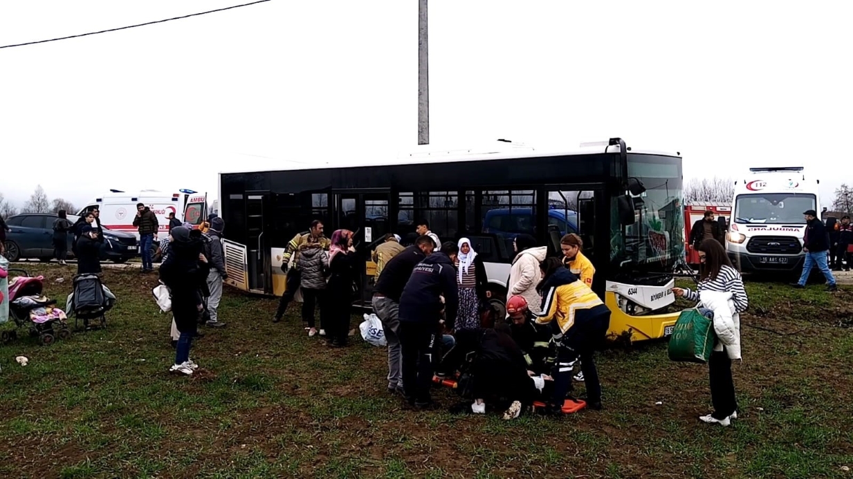 Bursa'da feci kaza: Otobüsle çarpışan otomobil sürücüsü hayatını kaybetti