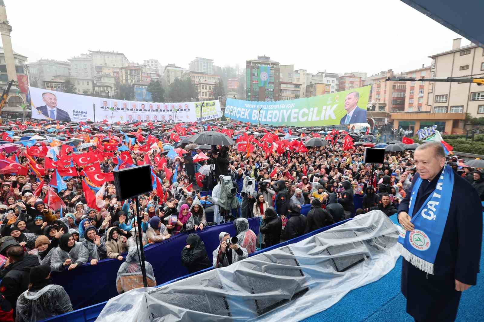 Cumhurbaşkanı Erdoğan: “Bölücü örgütün uzantıları ile ‘DEM’lenenlere esaslı bir ders vermeye hazır mıyız?”