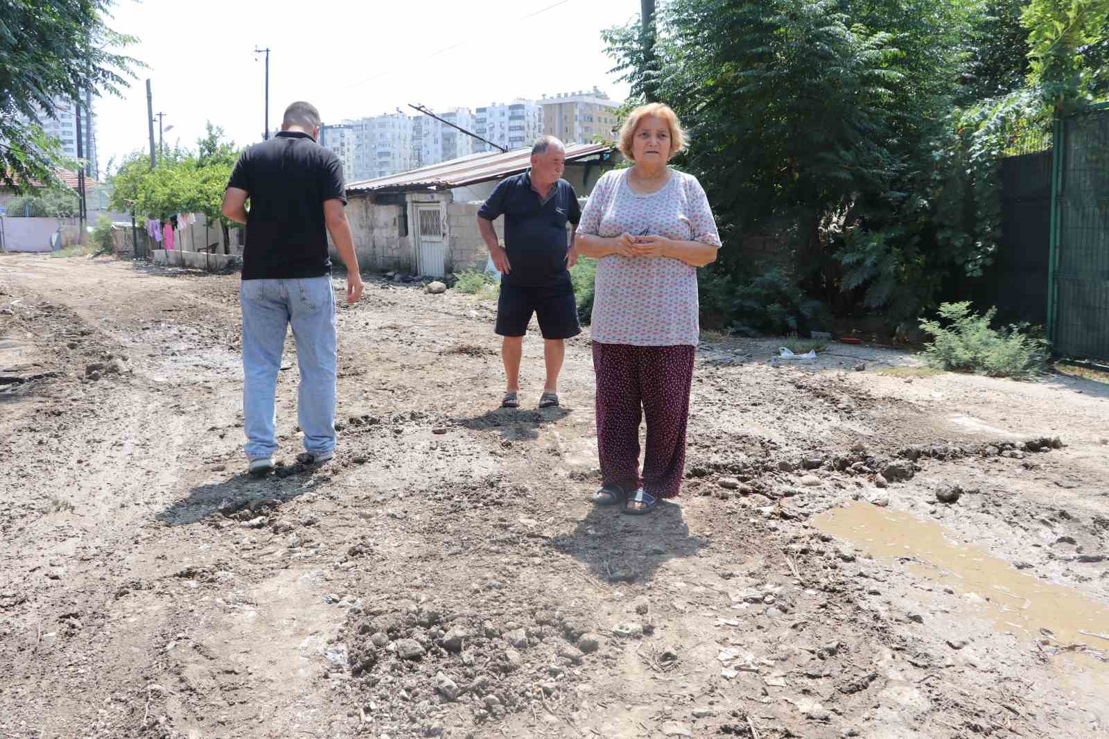 mahalleliden-bozuk-yol-tepkisi-kagni-gecmeye-calissa-gecemez