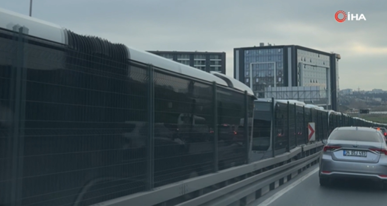 Metrobüs yolculuğu çileye döndü