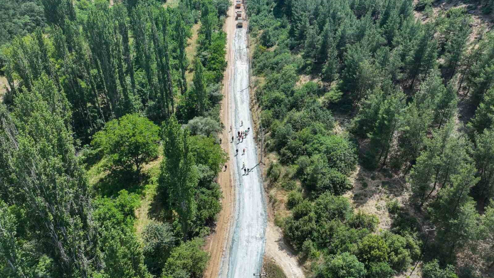 usak-belediyesi-ust-yapi-calismalarina-araliksiz-devam-ediyor