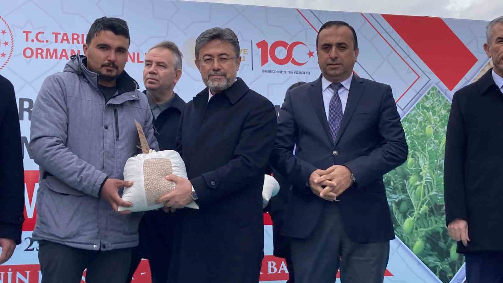 Bakan Yumaklı, Ankara’da tohum dağıtım törenine katıldı