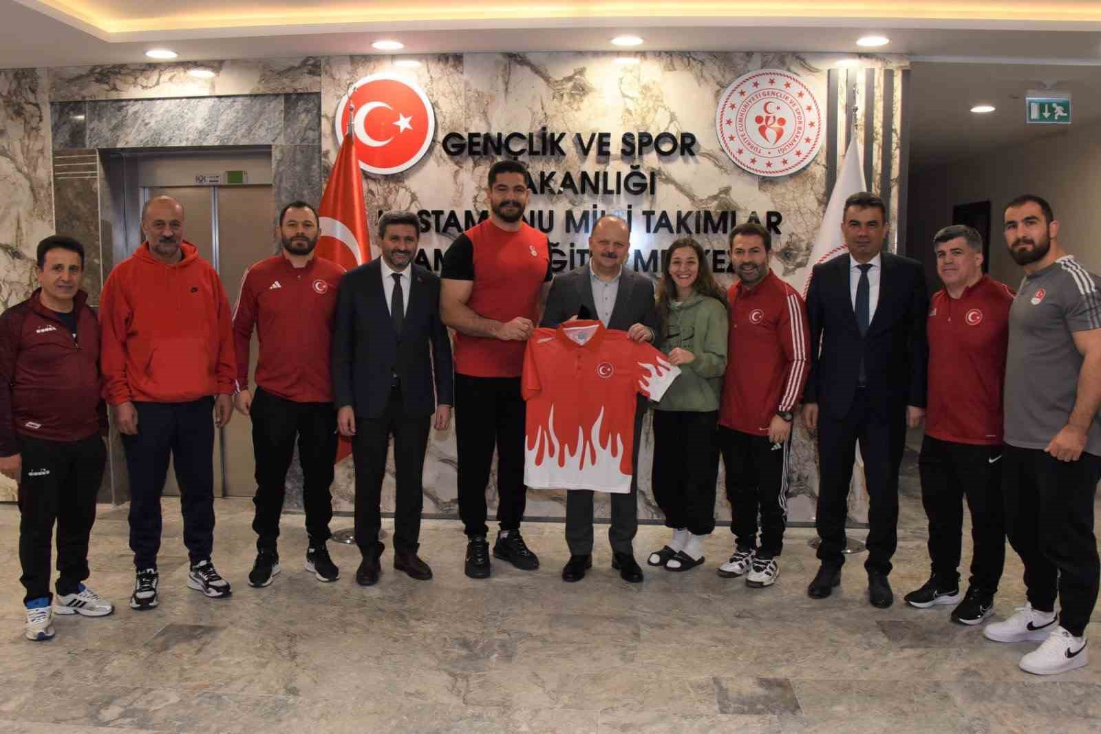 Vali Dallı’dan olimpiyatlara hazırlanan şampiyon sporculara moral desteği