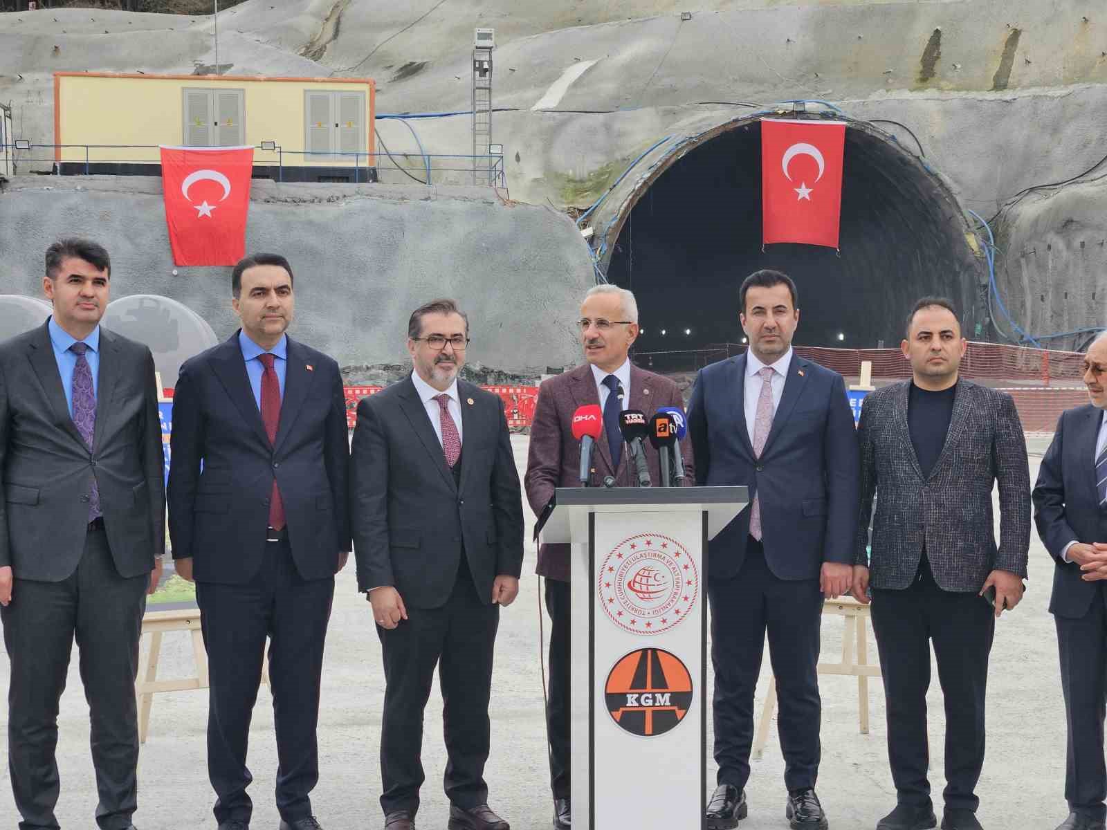 Ulaştırma ve Altyapı Bakanı Uraloğlu: 