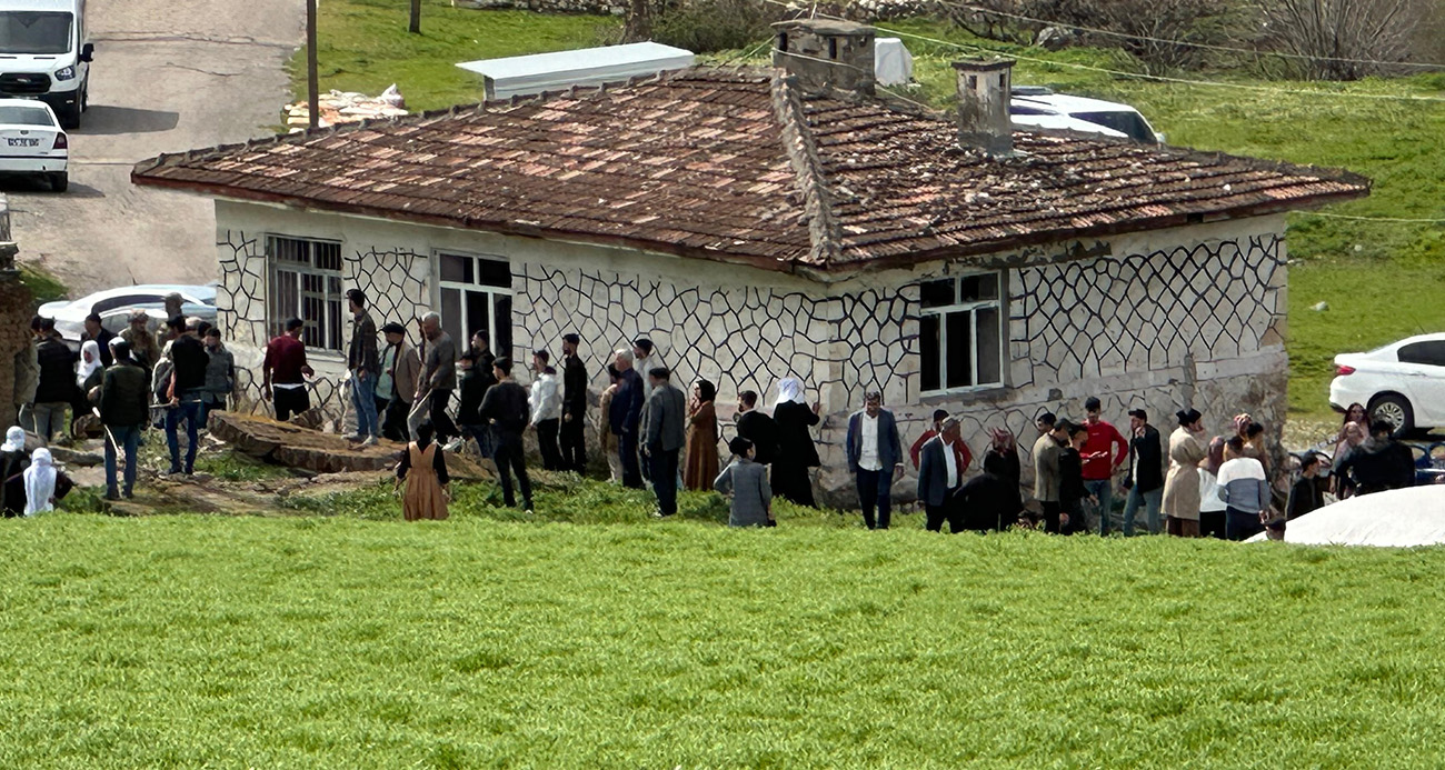 Cumhurbaşkanı Erdoğan, oy kullanmak için  Saffet Çebi Ortaokulu’na geldi