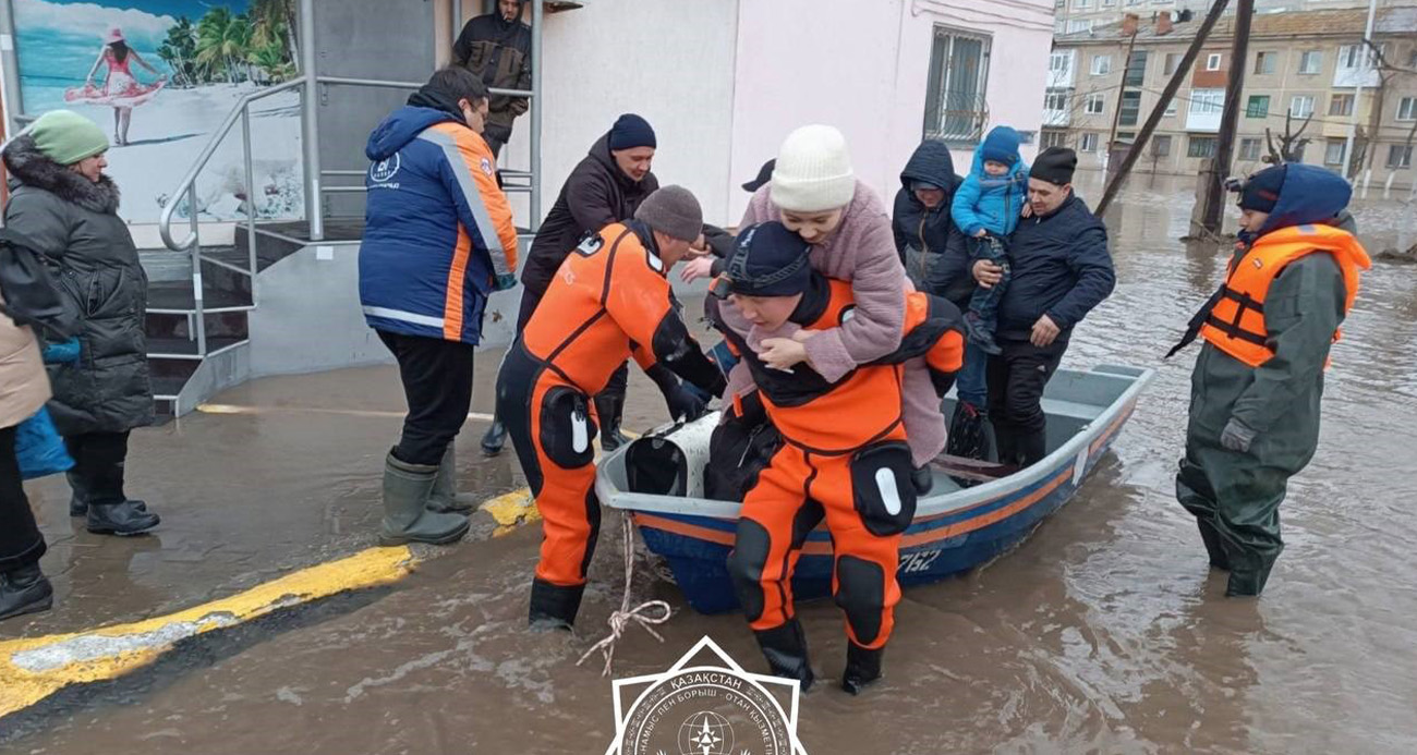 Kazakistan’da sel: Binlerce kişi helikopterle tahliye edildi