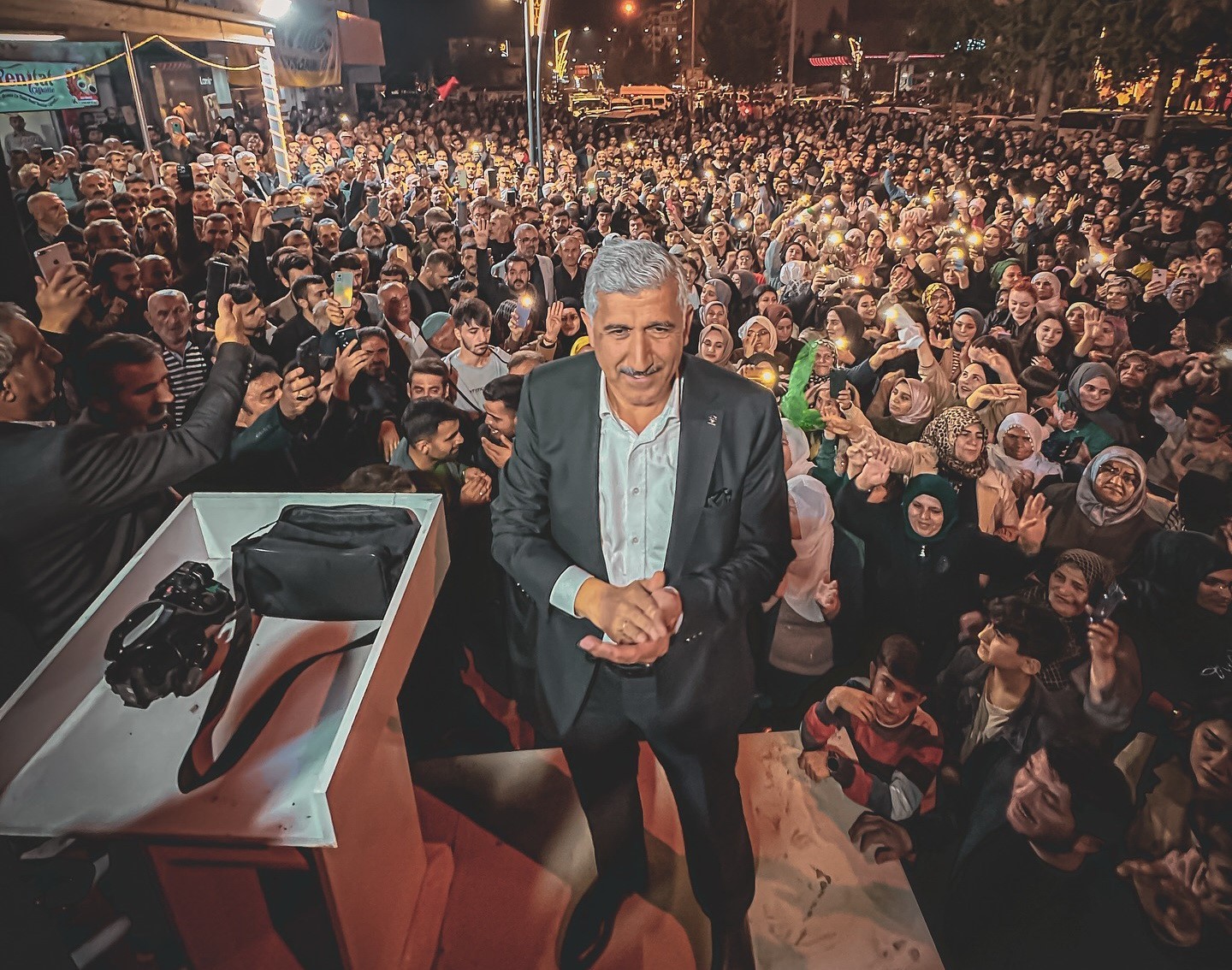 Kahta’da AK Parti’nin adayı Mehmet Can Hallaç belediye başkanı seçildi