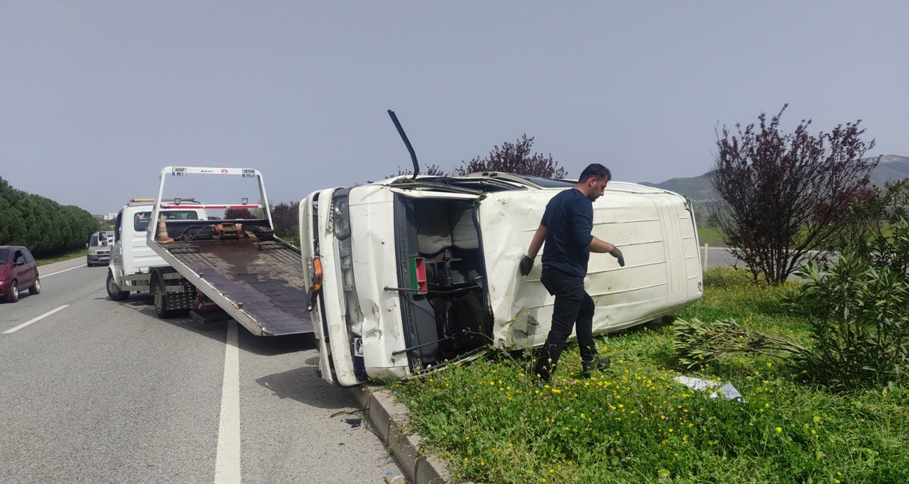Yalova’da kontrolden çıkan minibüs takla attı, 2 kişi yaralandı