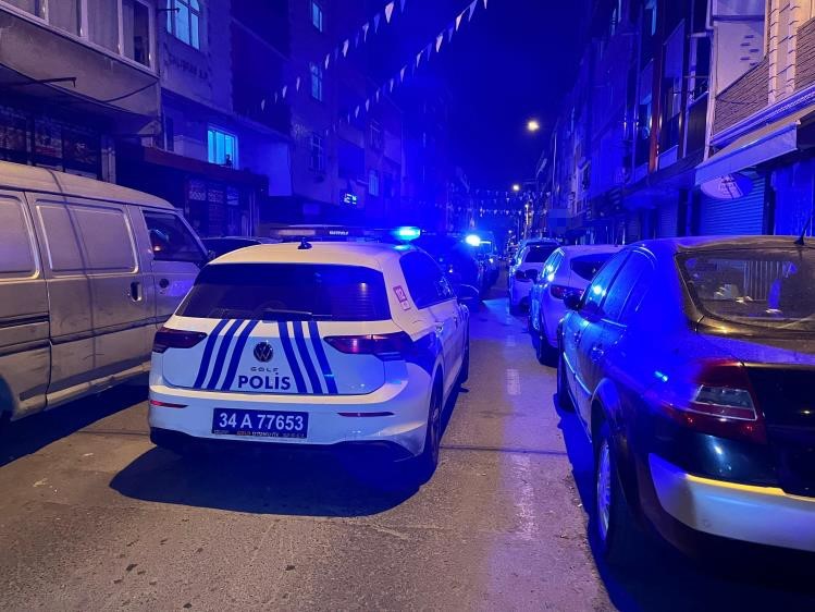 Küçükçekmece’de bıçaklı kavga: 1 ağır yaralı