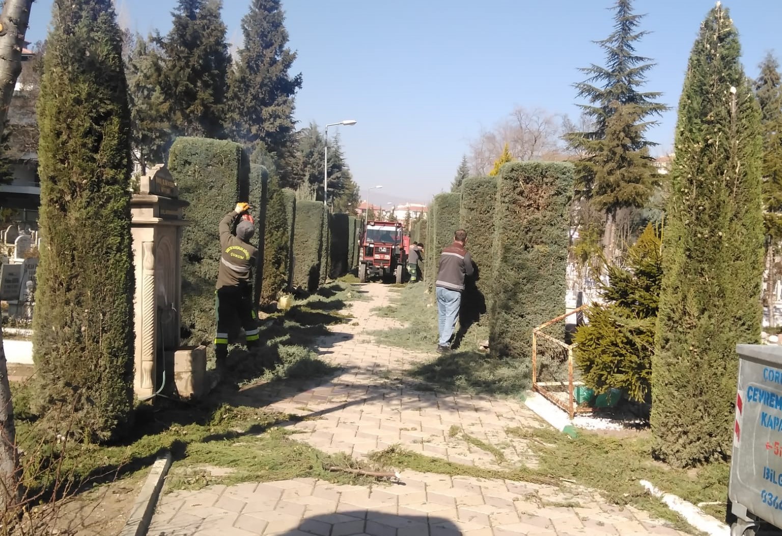 Çorum’da mezarlıklar bayrama hazırlanıyor