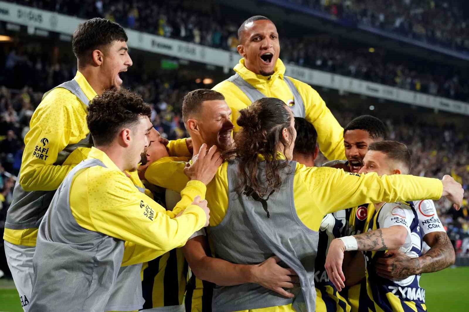 Trendyol Süper Lig: Fenerbahçe: 4 - Adana Demirspor: 2 (Maç sonucu)