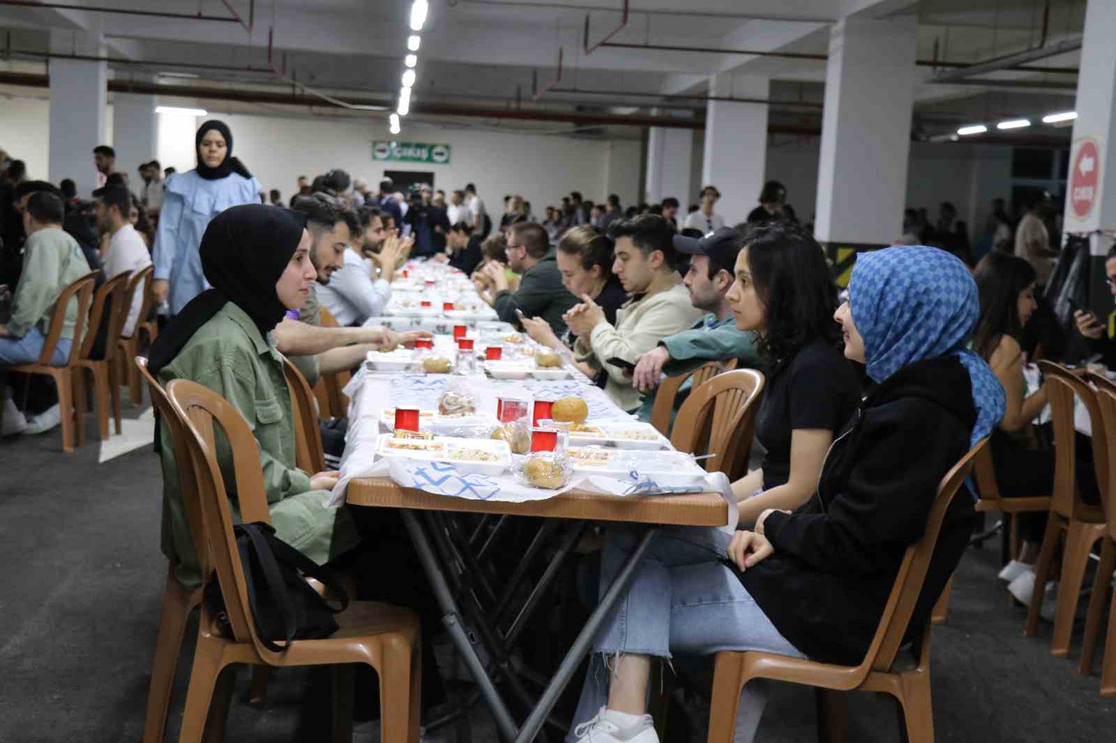 Denizli OSB Başkanvekili Baltalı 3 bin kişiye iftar verdi