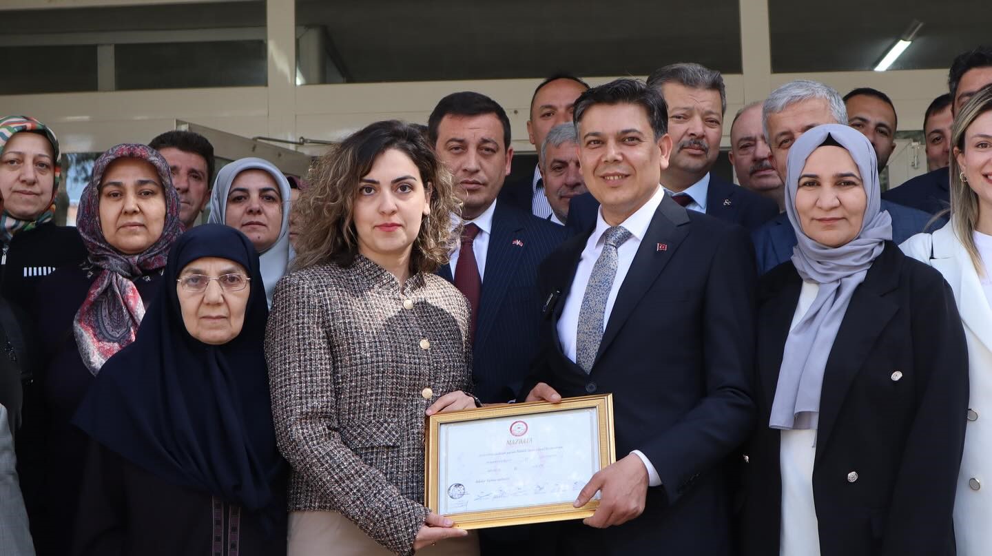 MHP lideri Bahçeli’nin tebrik ettiği Söğüt Belediye Başkanı Durgut mazbatasını aldı