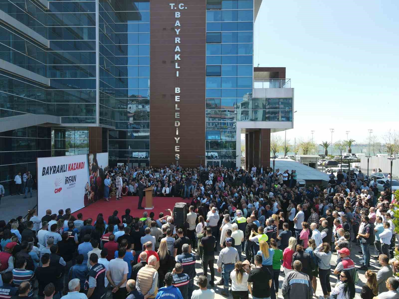 Bayraklı’da davullu ve zurnalı bayramlaşma