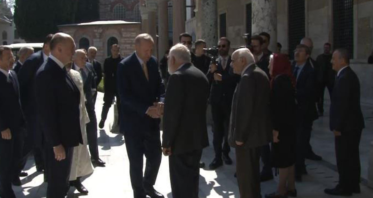 Cumhurbaşkanı Erdoğan Topkapı Sarayı’nda Hırka-i Saadet Dairesi’ni ziyaret etti