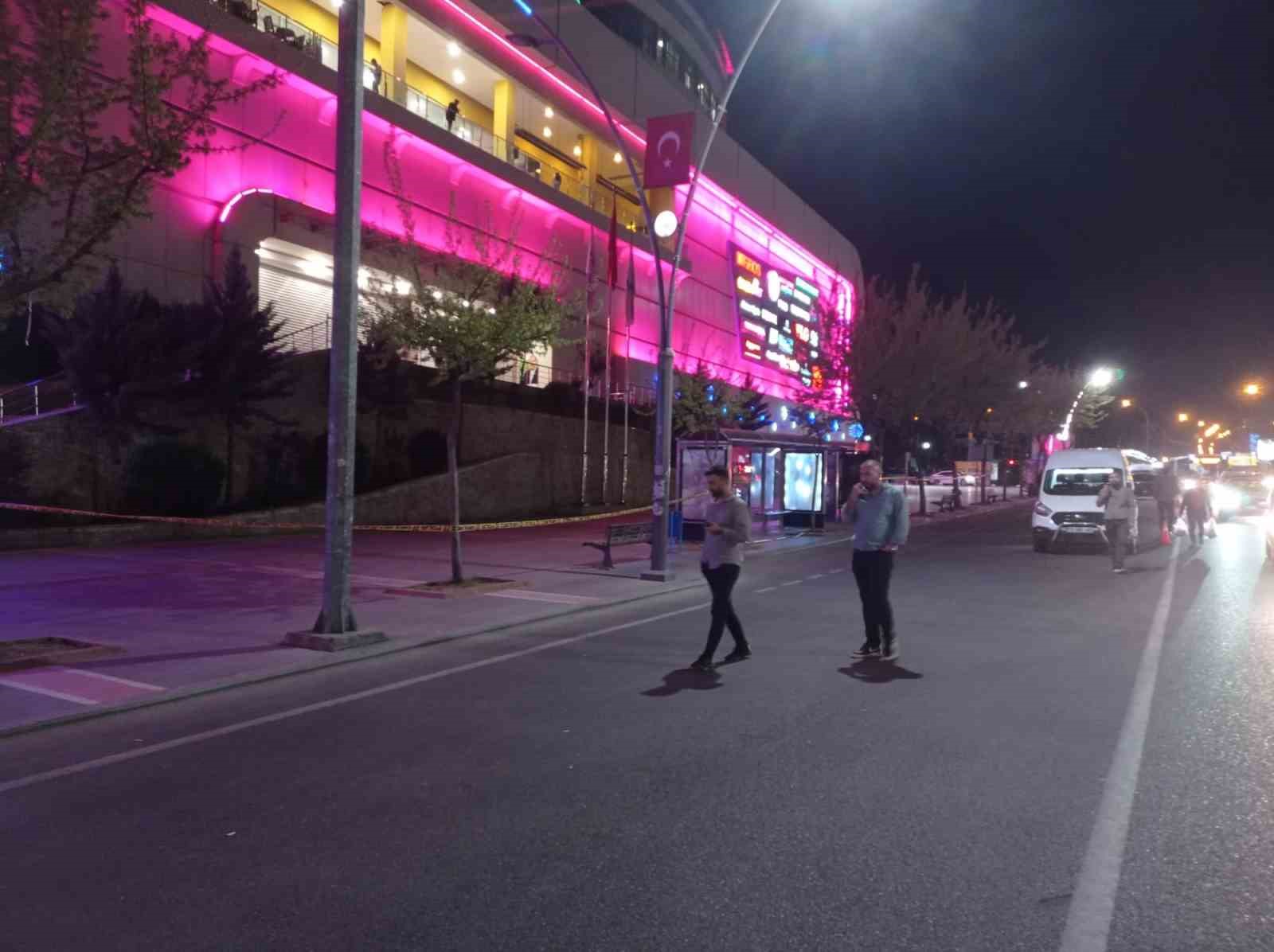 Batman’da şüpheli paket fünye ile patlatıldı