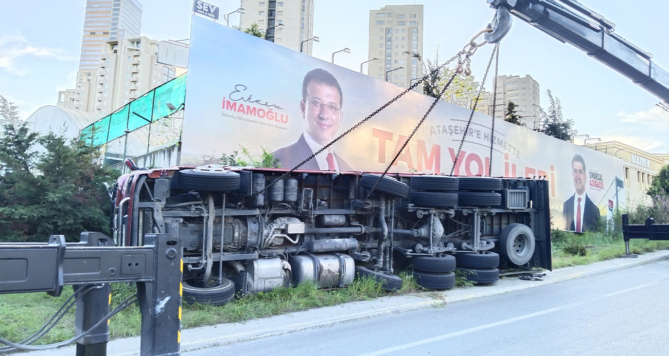 Ataşehir’de sebze yüklü kamyon virajı alamayarak yan yattı