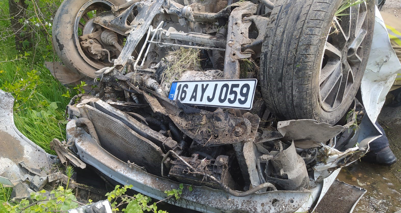 Bursa’da otomobil devrildi : 4 yaralı