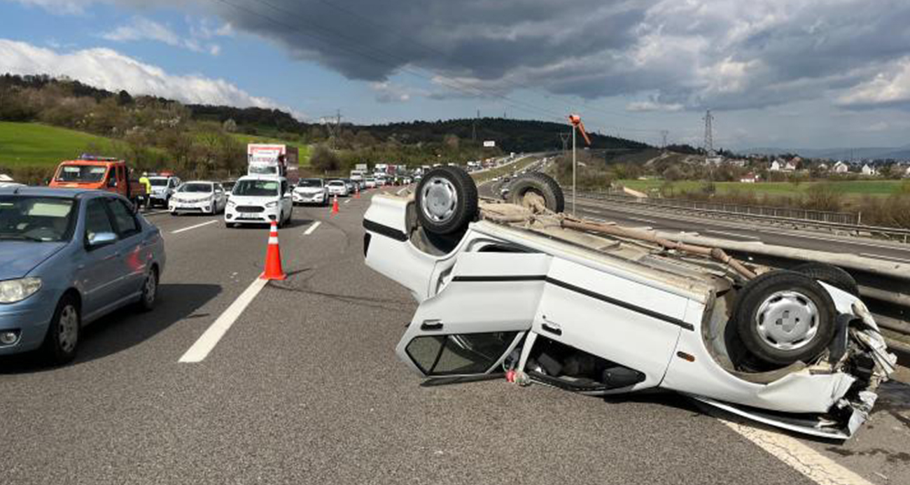 TEM’de otomobil takla attı: 2 yaralı
