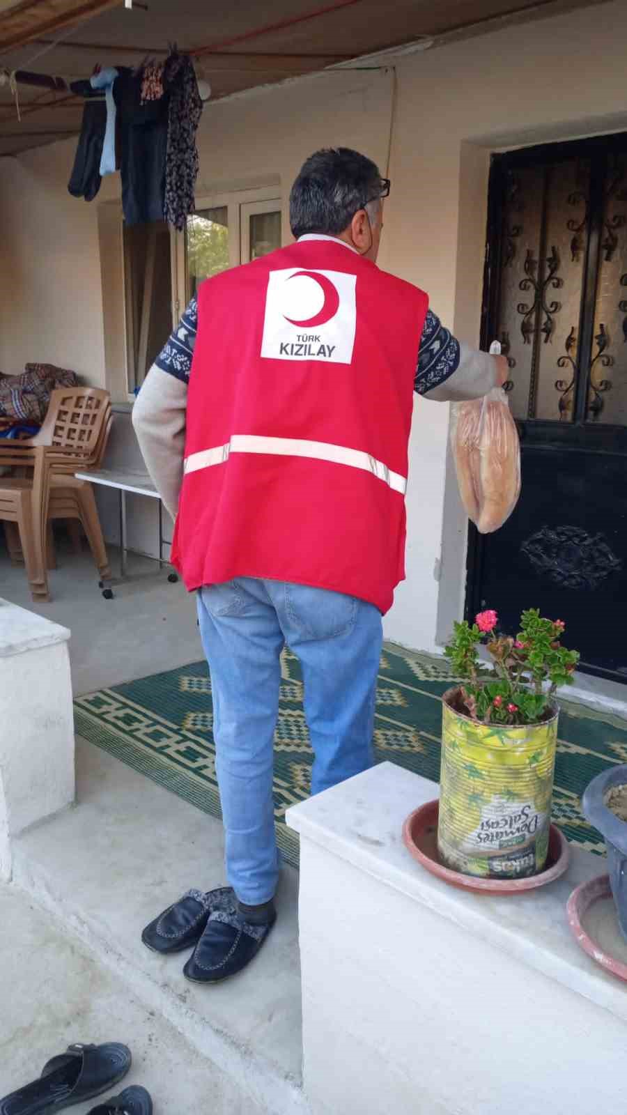 Sarıgöl’de Kızılay Ramazan ayı boyunca 5 bin 109 ekmek ve pide dağıttı