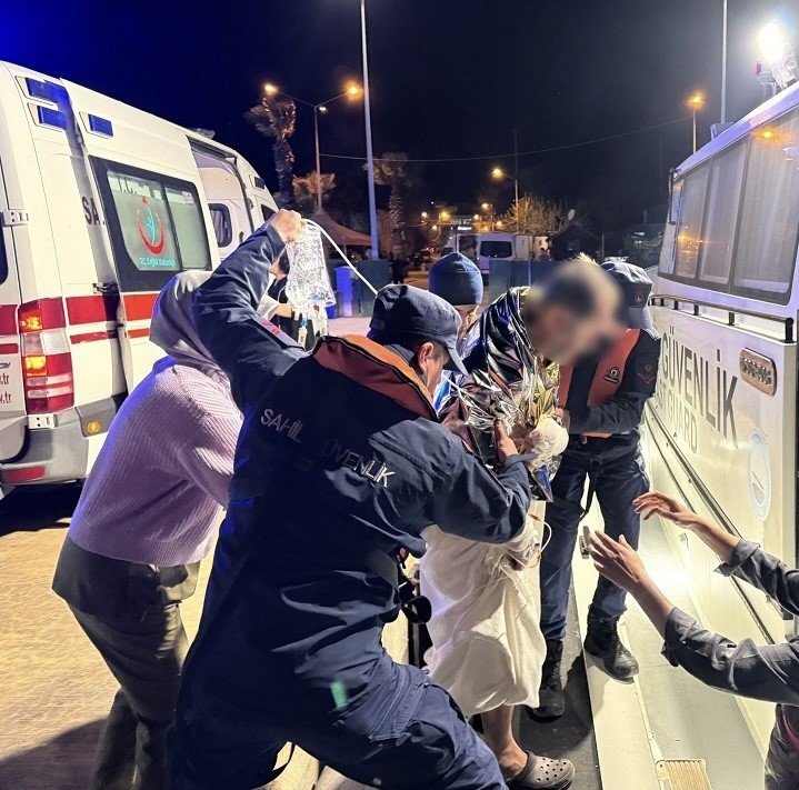 Bozcaada’da yaralanan vatandaş tahliye edildi