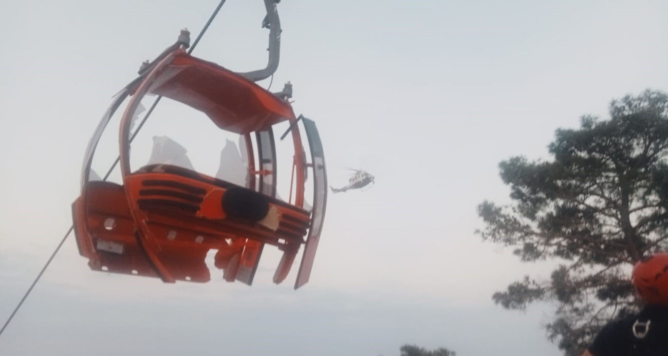 Teleferikte mahsur kalan 40 kişi kurtarıldı