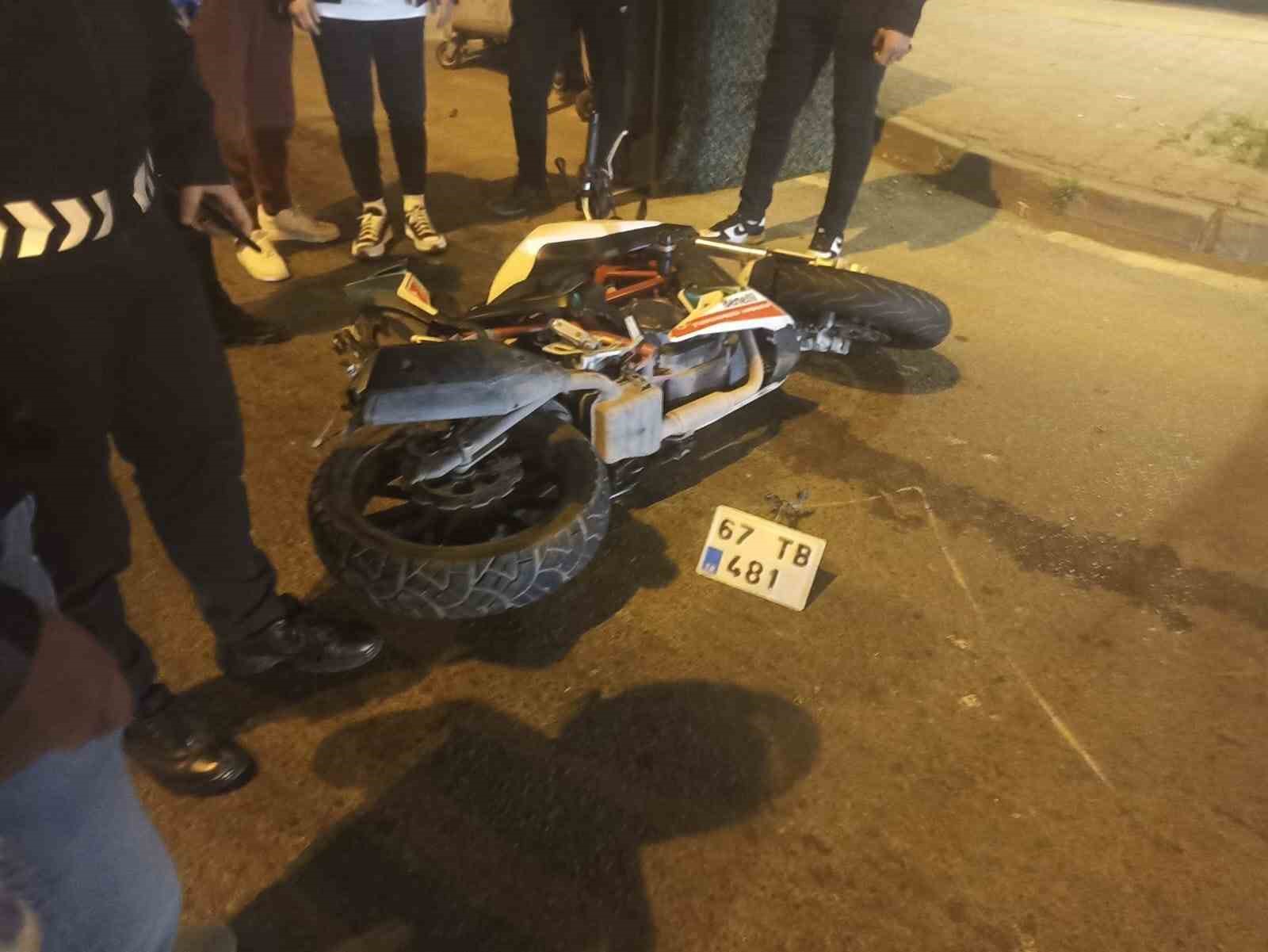 Karadeniz Ereğli’de motosiklet devrildi, 2 kişi yaralandı