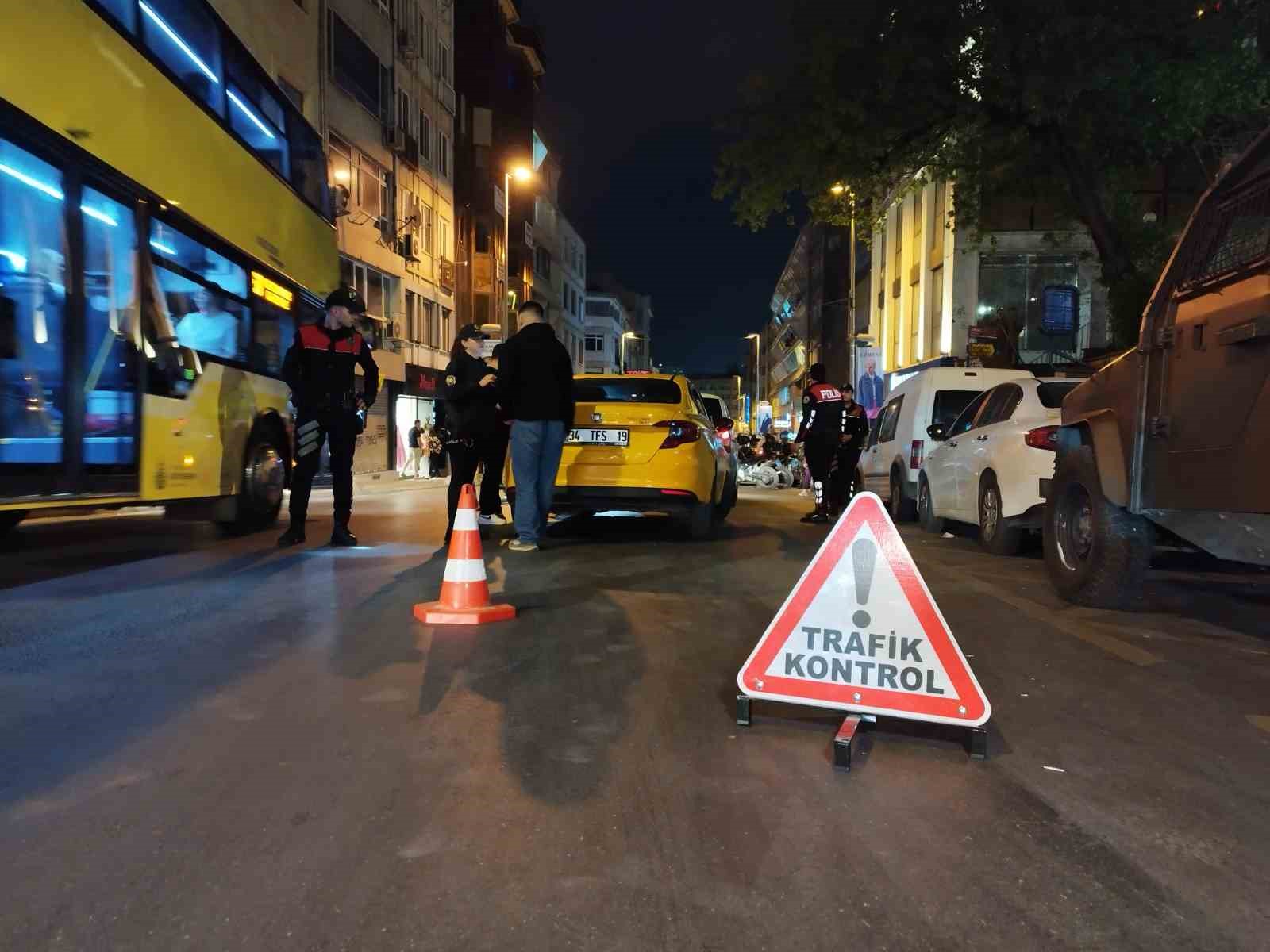 Kadıköy’de narkotik köpeği 