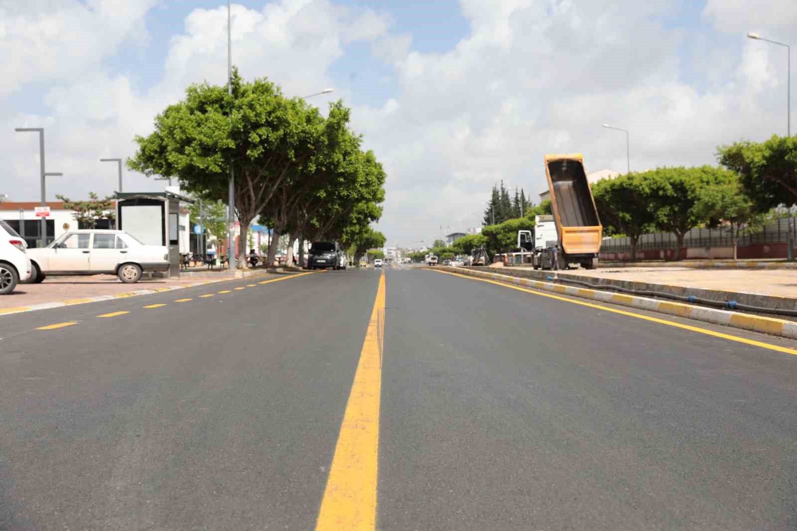 Büyükşehir’den Seyhan Caddesi’ne sıcak asfalt