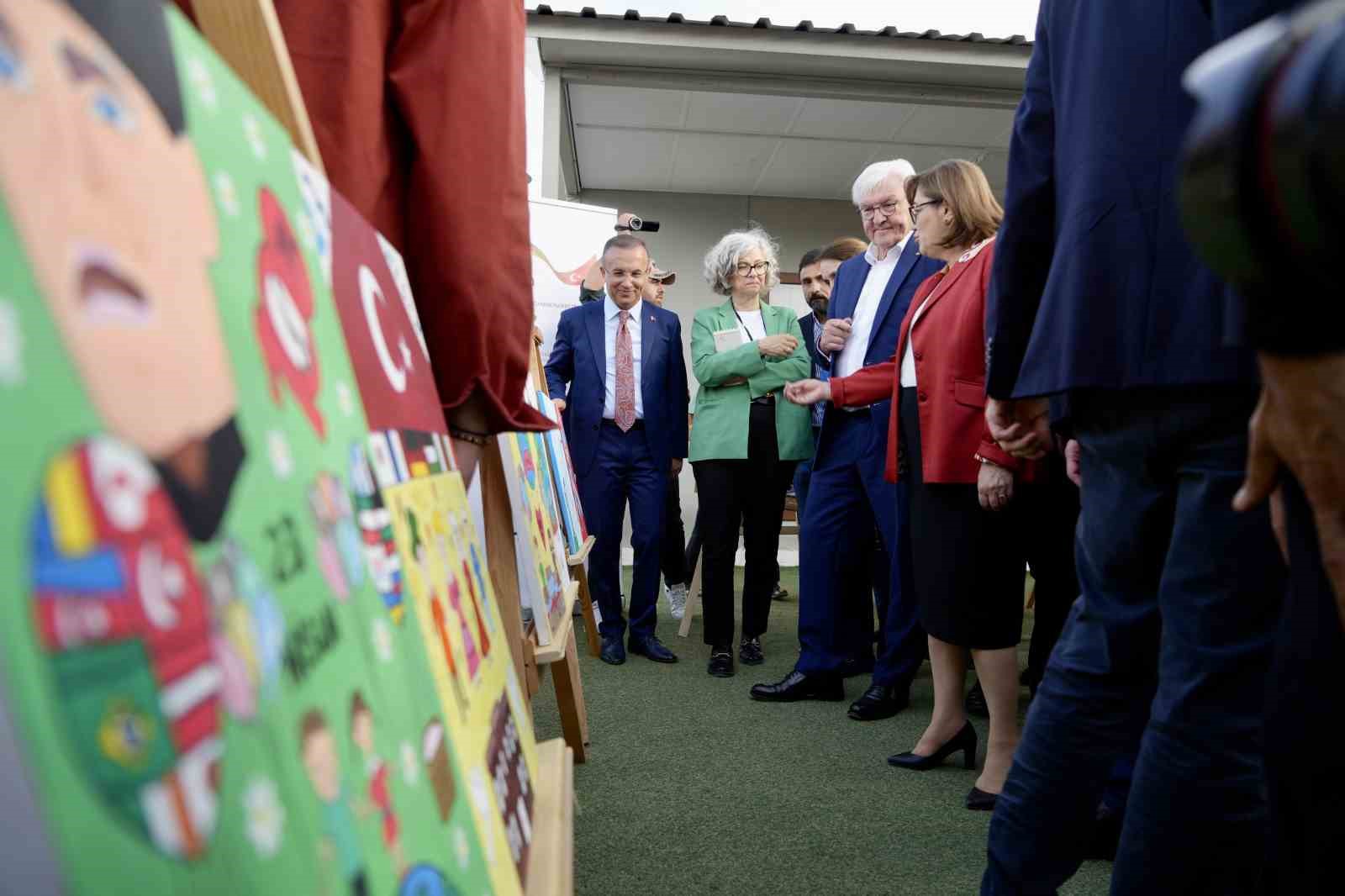 Almanya Cumhurbaşkanı Steinmeier, Gaziantep’te depremzedelerle bir araya geldi