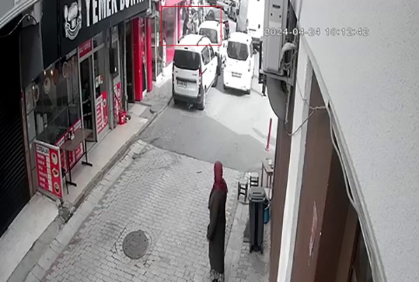 Küçükçekmece’de kuyumcu soygunu kamerada