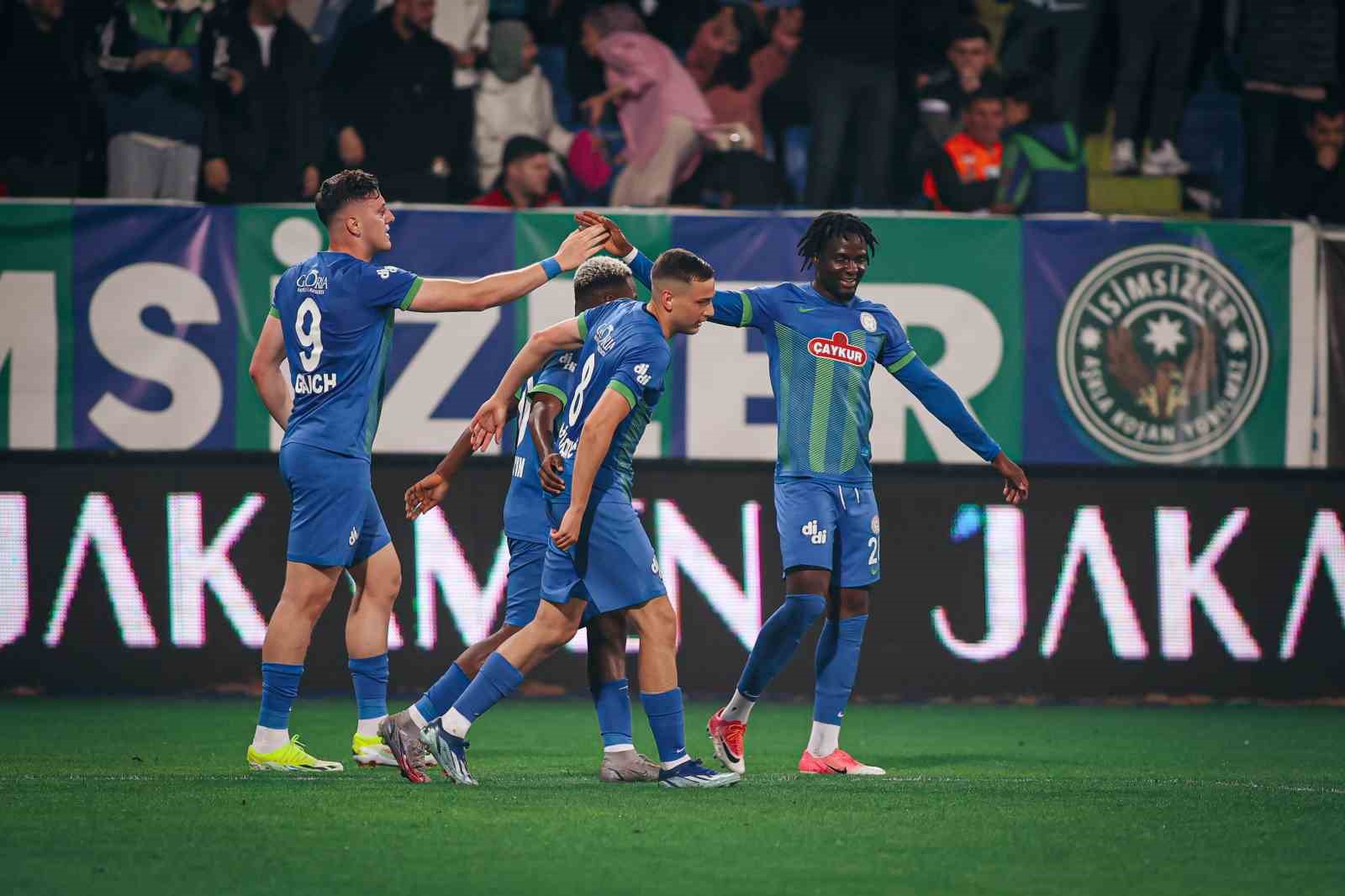 Trendyol Süper Lig: Çaykur Rizespor: 2 - MKE Ankaragücü: 0 (İlk yarı)