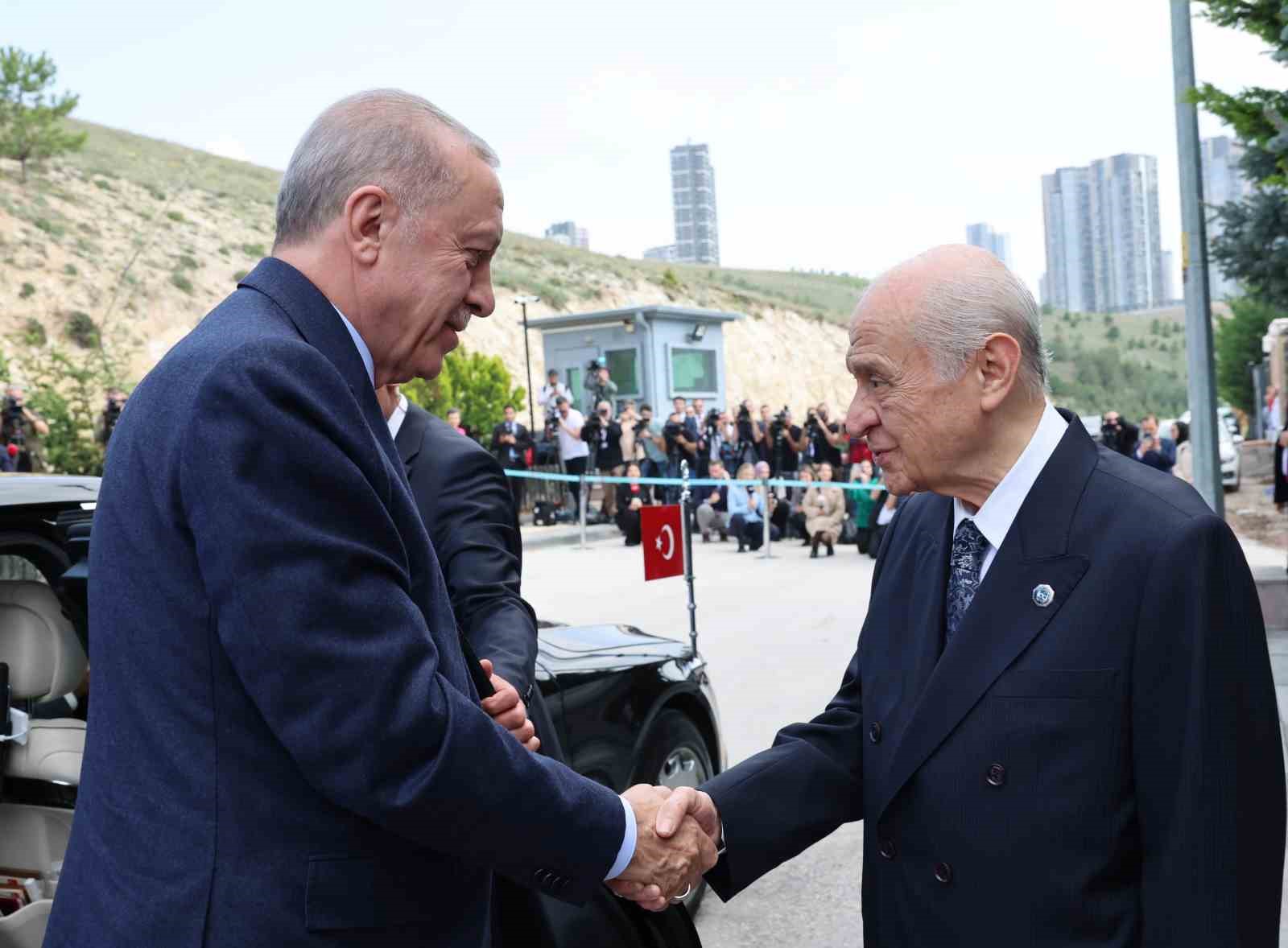 Cumhurbaşkanı Recep Tayyip Erdoğan, MHP Lideri Bahçeli’yi ziyaret ediyor.