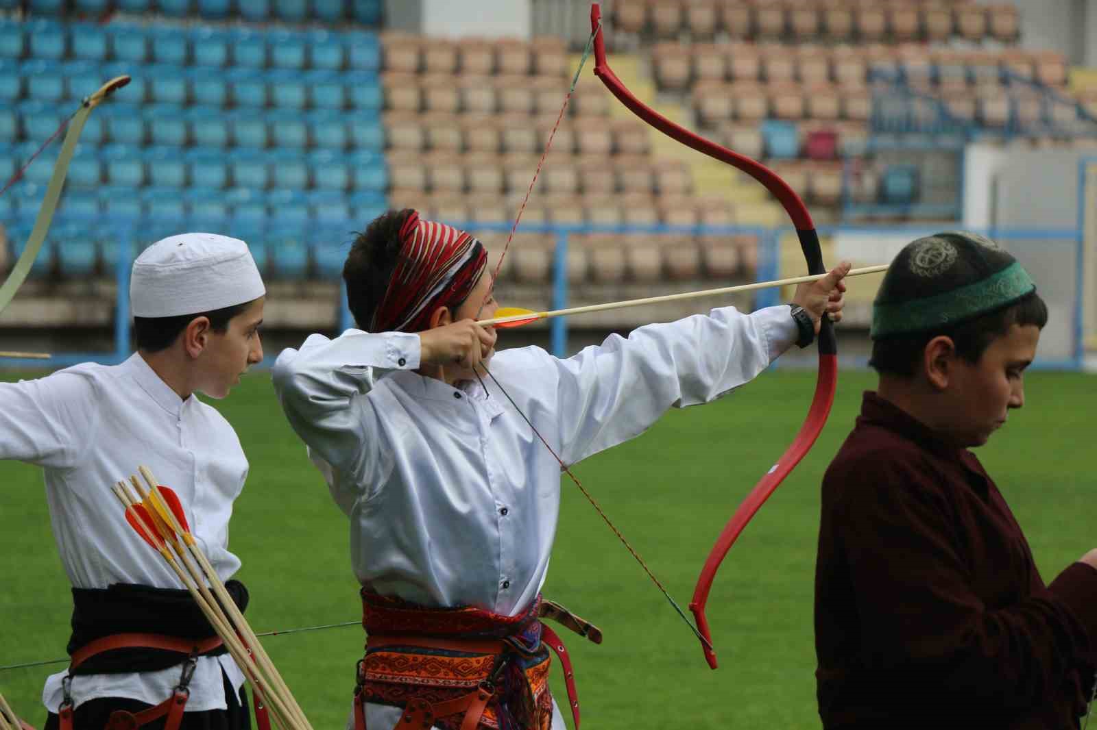 Geleneksel Türk okçuluğu grup müsabakaları Karabük’te başladı