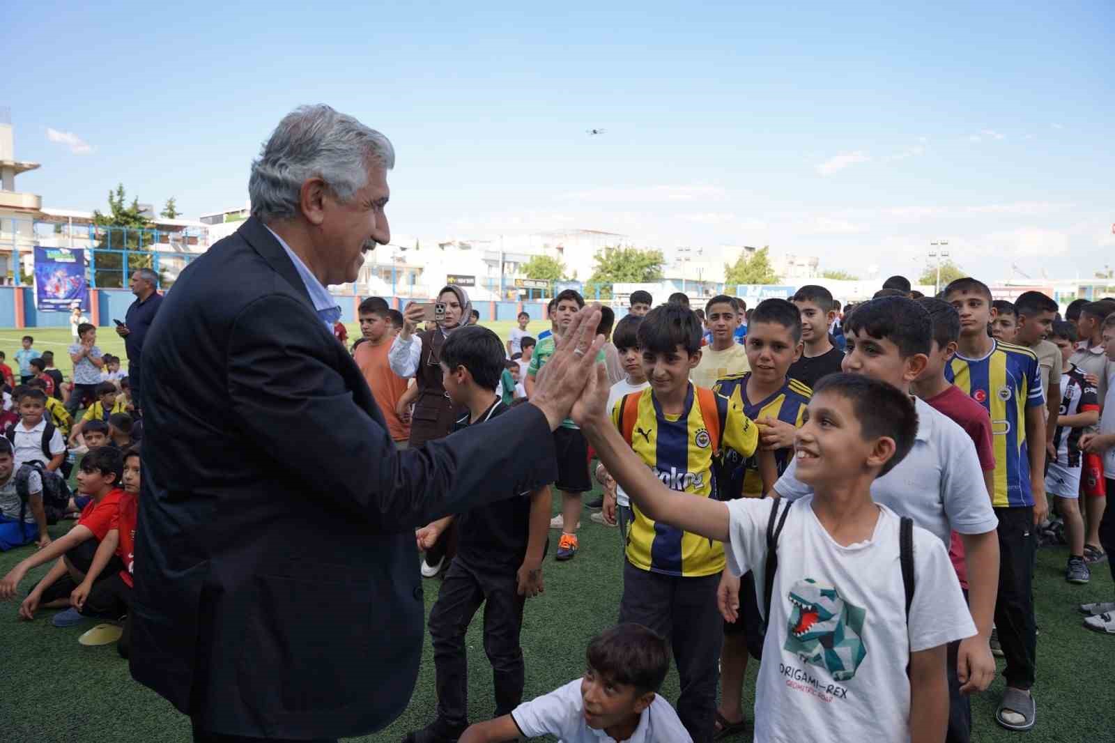 kahta-belediyesi-nden-yaz-spor-okullari-ogrencilerine-forma-destegi