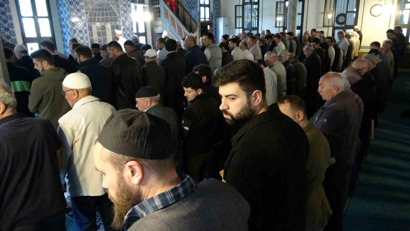 Gazze’de şehit edilen 4 kız kardeş için Kütahya’da gıyabi cenaze namazı kılındı