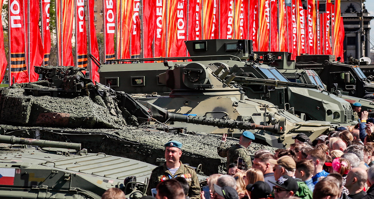 Rusya, Ukrayna ordusundan ele geçirdiği Batı teçhizatını sergiliyor