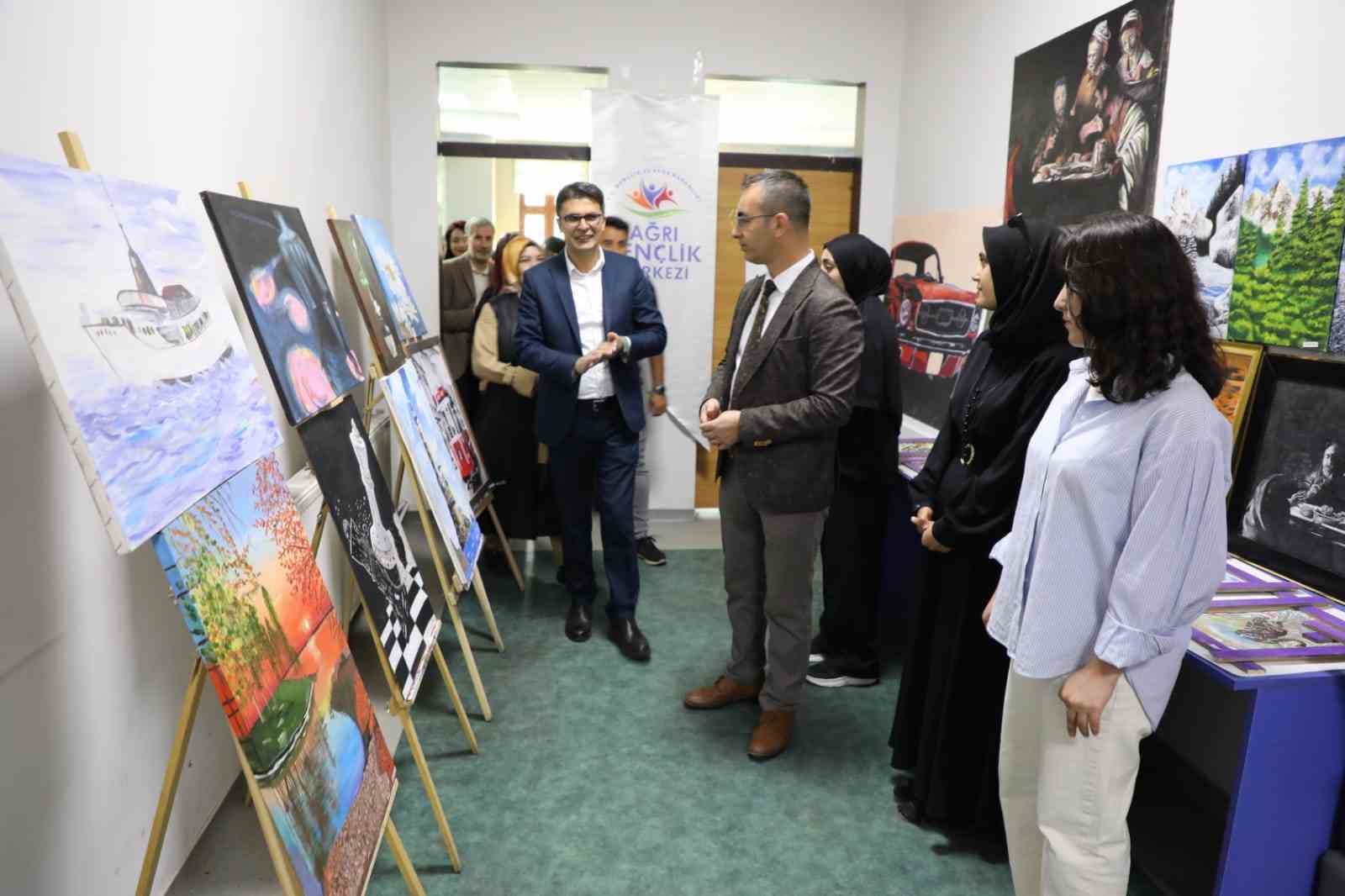 Ağrı’da el emeği göz nuru eserler sergilendi