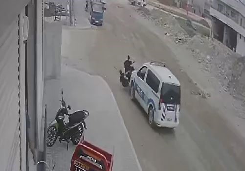 ’Dur’ ihtarına uymadı, polis çarparak durdurdu