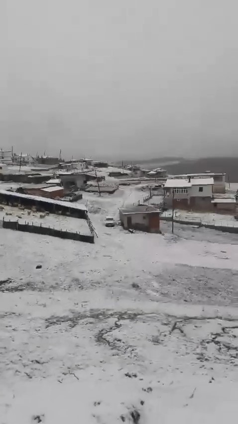 Tokat’ta mayıs karı yaylayı beyaza bürüdü