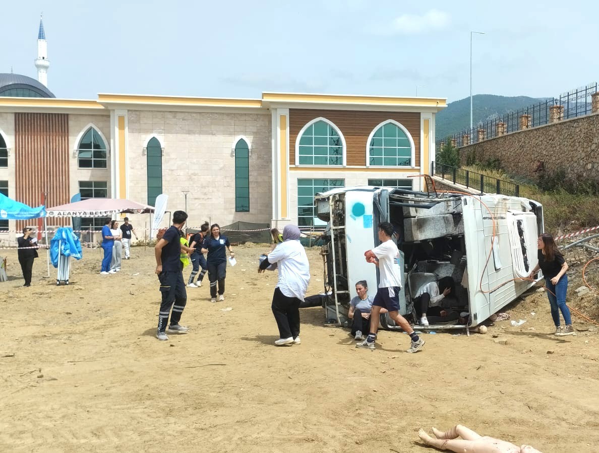 MEÜ’lü öğrenciler Ulusal Tralli Travma Rallisi’nde üçüncü oldu