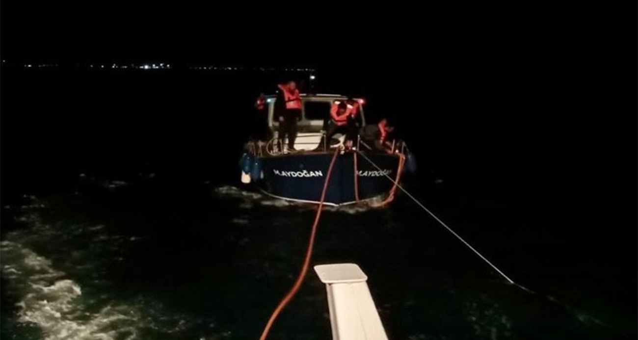 Çanakkale Boğazı’nda içinde 5 kişinin bulunduğu tekne kurtarıldı