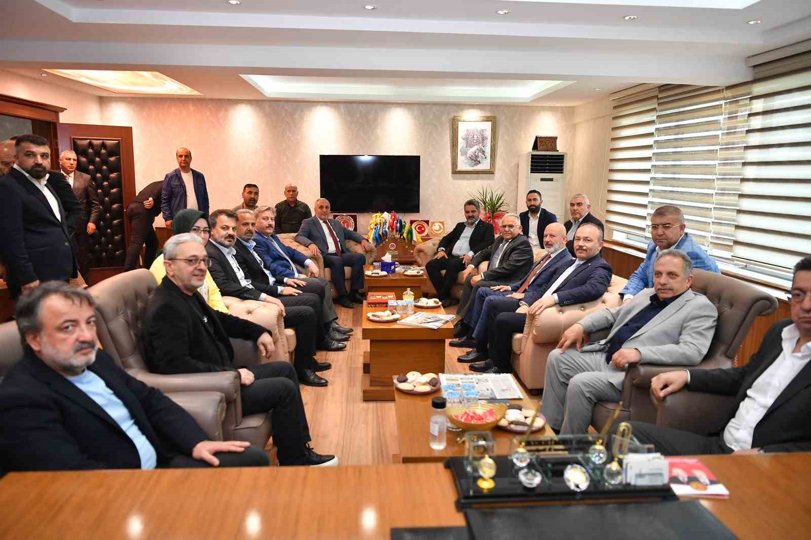 Büyükkılıç’tan MHP’ye iade-i ziyaret