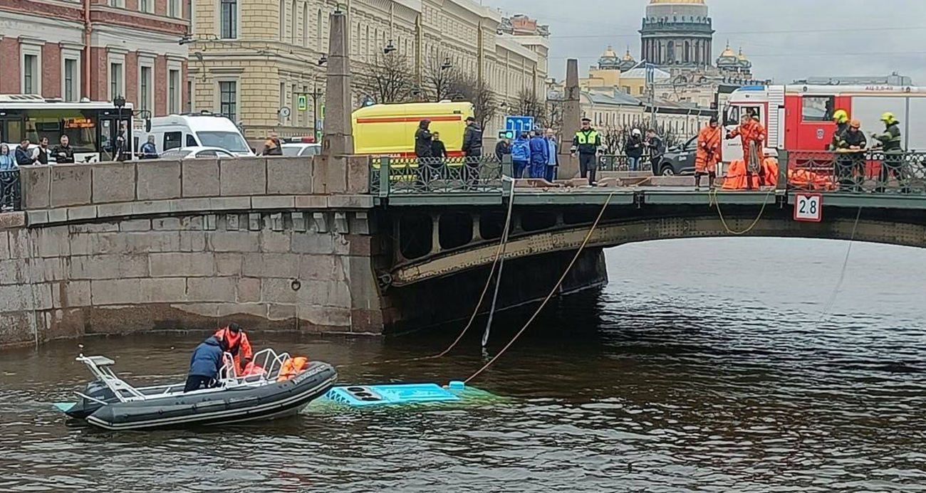 Rusya’da yolcu otobüsü nehre uçtu: 4 ölü