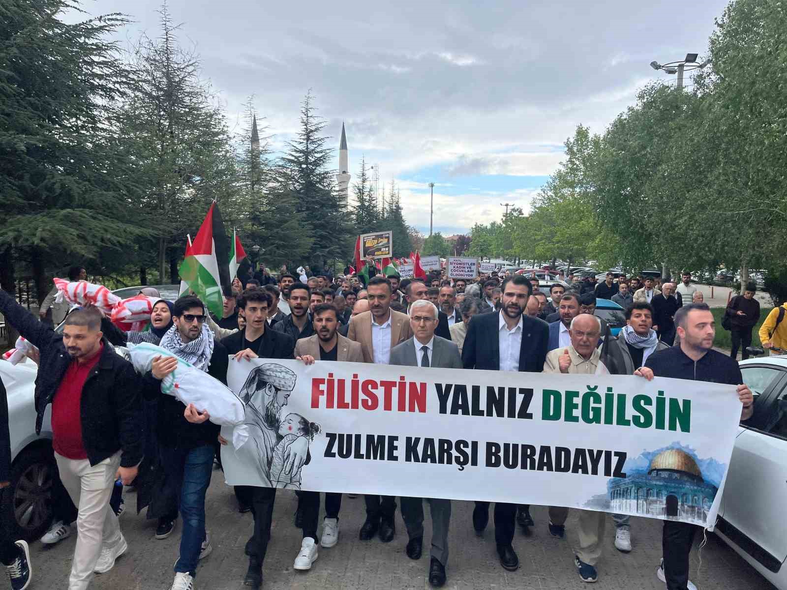 Eskişehir Osmangazi Üniversitesinde Filistin’e destek yürüyüşü gerçekleştirildi