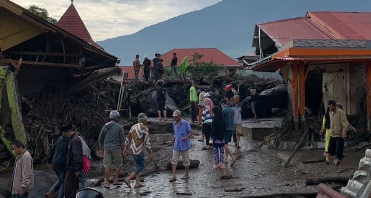 Endonezya’daki sel ve toprak kaymasında can kaybı 37’ye yükseldi